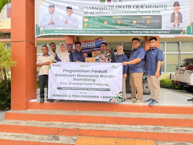 
 PT Pegadaian melalui Kantor Wilayah (Kanwil) II Pekanbaru turun tangan menyalurkan bantuan bagi warga terdampak di tiga lokasi bencana banjir bandang di Sumbar pada Rabu, 14 Oktober 2026. [Foto: Dok. Pegadaian]