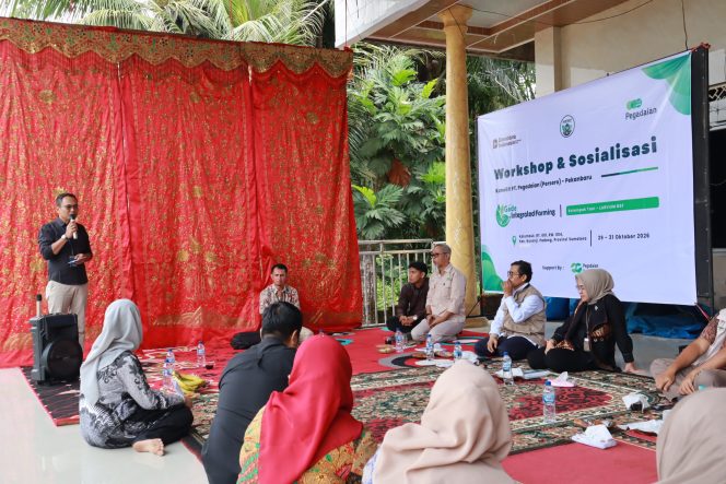 
 Sosialisasi dan Pelatihan The Gade Integrated Farming bersama Forum Tani Organik Terpadu Indonesia (FORTEGIF) di Kelompok Larvium BSF, Kelurahan Kalumbuk, Kecamatan Kuranji, Kamis (29/10). [Foto: Dok. Pegadaian]